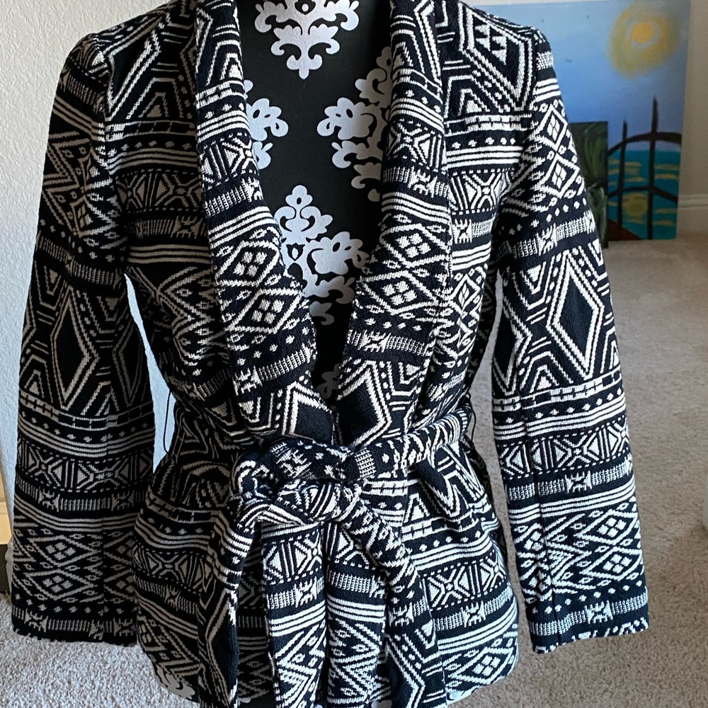 Geometric blazer with belt